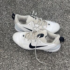 Men’s 8.5 Nike White and Black LAX Low-Top Cleats with